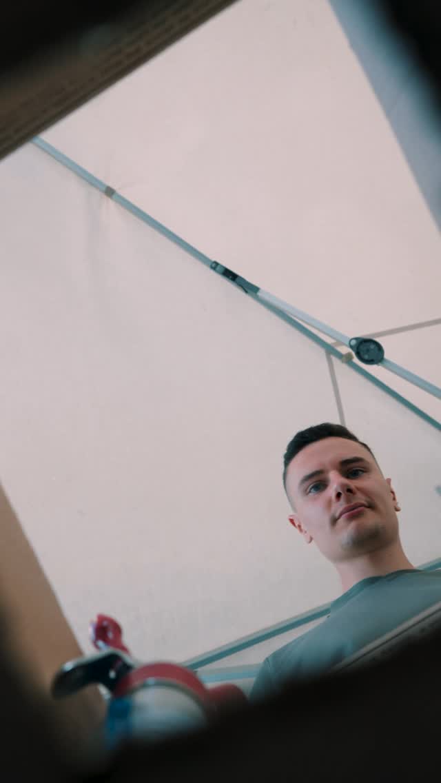 From the Danube to Bavaria, one sip at a time 🍹✈️ Konstantin is on the move — which drink is stealing the spotlight?”
Von der Donau nach Bayern, ein Schluck nach dem anderen 🍹✈️ Konstantin packt seine Sachen — Errätst du, welcher Cocktail nach München reist?
#aurorarooftopbar #bartender #bestoftheday