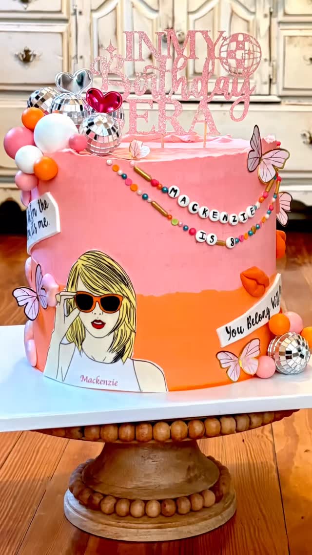 #newbornswiftie #taylorswiftlover #taylorswift #newalbumtaylorswift #birthdaycake #taylorswiftcake #customcake #murielscakesandcookies #cakesofinstagram