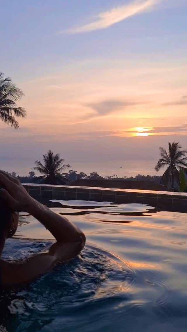 Golden hour, endless views, and the perfect plunge — surrounded by beauty only nature could paint 🌴🌅🗻
Enquire to get the best deals, link in bio🔗🇹🇭
#goldenhour#infinitypool#VillaVibes #KohTaoViews#Islandserenity
#LuxuryResort#DiveKohTao#Diving#ChalokBaanKao#TanoteBay#MaoBay#HaadTien#Floatingbreakfast#AoLeukBay#SecretGardenEcoPoolVillas #EcoVillas #PoolVillas #TravelThailand#GetawayGoals #Relax #KohTao #Thailand#privatepoolvilla #MountainView #Romantic #IslandLife#Escape#LuxuryVilla#Rainfallshower#ThailandBeaches