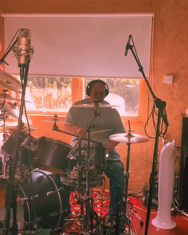 In the studio writing new material on a hot afternoon. Ever wondered how new material comes about? #galleryofstolendogs in creative flow. #altrock #scottishindiemusic