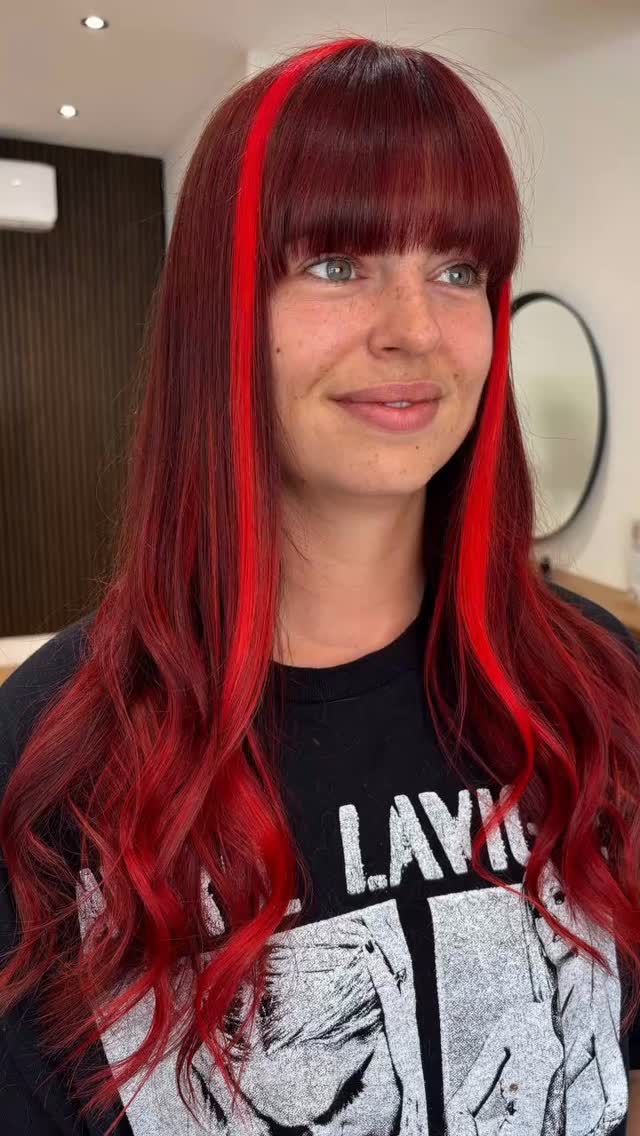 Hello September 👋
Who’s ready for their autumn hair?
Think deep reds, mocha, cinnamon… the autumn colour palette is our favourite
🍁🍂🍷