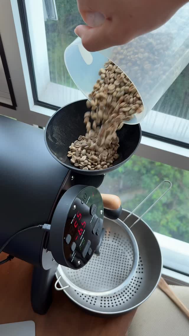 Papua New Guinea coffee offers vibrant acidity, tropical fruit notes, and a smooth body. We roast it light–medium to preserve its bright flavors and delicate floral aroma perfect for filter brews or a lively espresso.
#papuanewguineacoffee #specialtycoffee #coffeeroasting #lightmediumroast #specialtycoffeeroaster