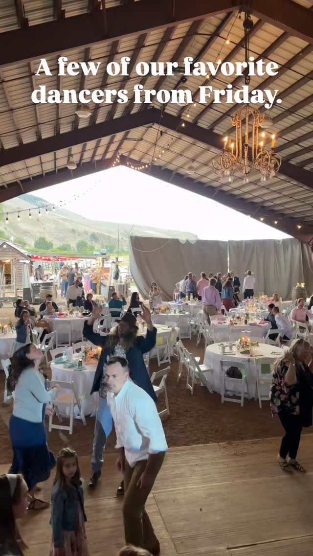 A few of our favorite dancers from this past Friday! 💃🕺 #ibarranch #dj #gunnisonvalleyentertainment #gve #gventertain #dj #gunnisonvalley #crestedbutte #weddings #weddingdj