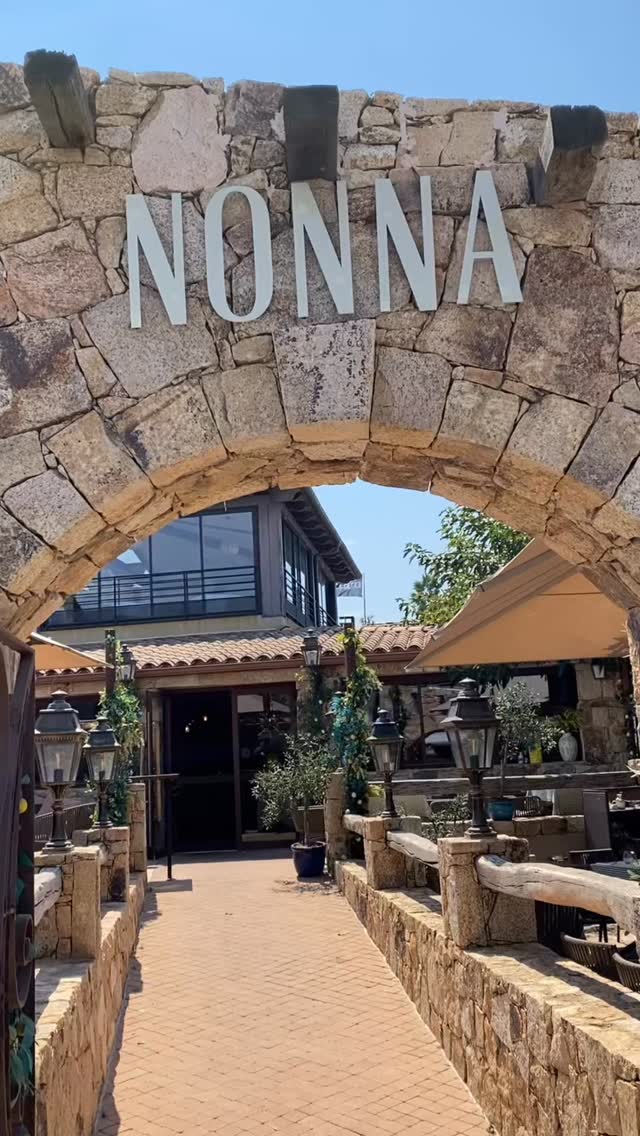 La dolce vita, la vraie 🍋❤️🔥🌞
📍 Porticcio
Nous vous accueillons tous les jours, midi et soir.
Réservations via le lien en bio
#nonnaporticcio #restaurantitalien #pasta #antipasti #food #italianfood #porticcio #corse
🧑🏻💻 @glowup_agency