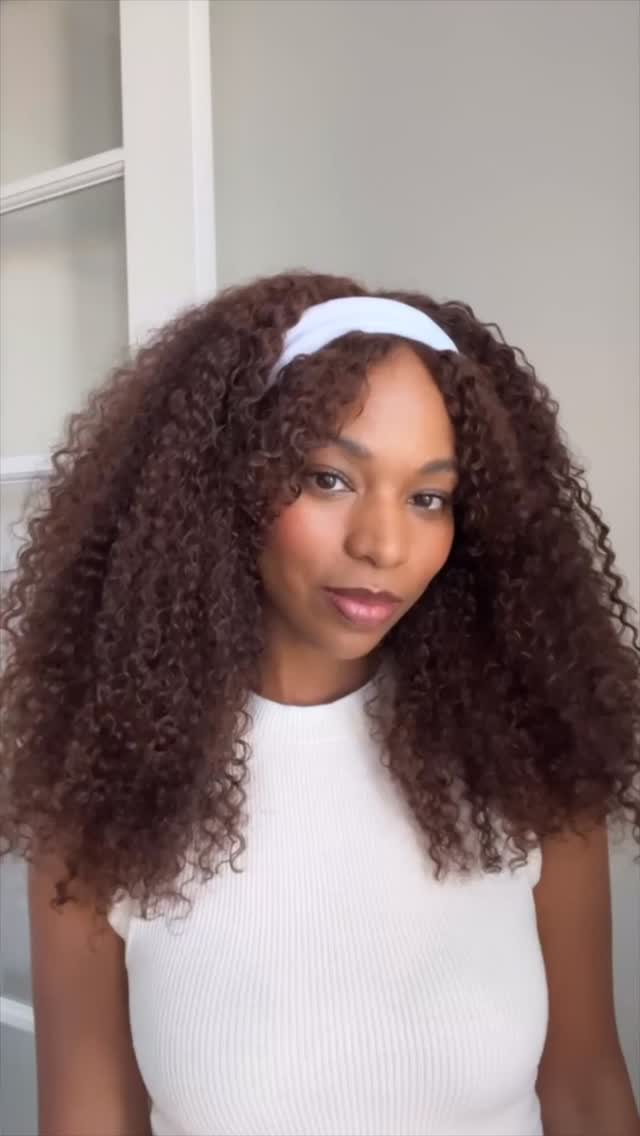 Chocolate brown hair with a hint of auburn is having her moment as we slowly transition to fall! We love this color on our Curls wig in 22in 😍😍
#hairforthegirls #naturalhairextensions #curlynaturalhair #naturalhair #naturalhairstyles #chocolatebrownhair