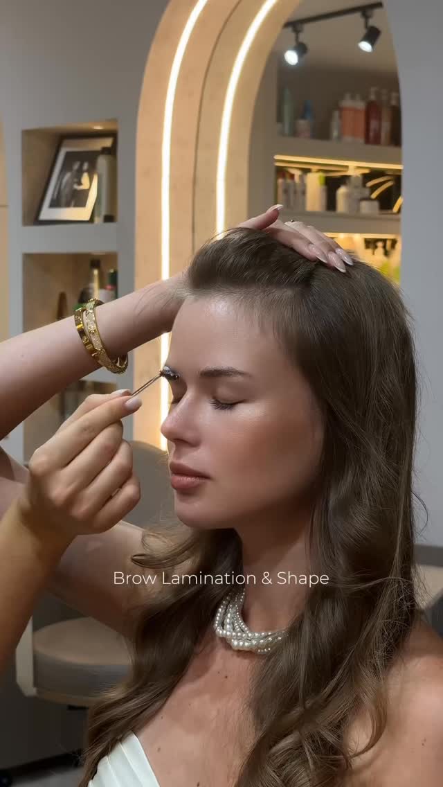 Brow Lamination & Shape -£70
Tames unruly brows & lifts the eye area for a fresher look 🤍Results last up to 6–8 weeks
Brow Specialist: Valeriya
#browlaminationlondon #browslondon #ламинированиелондон