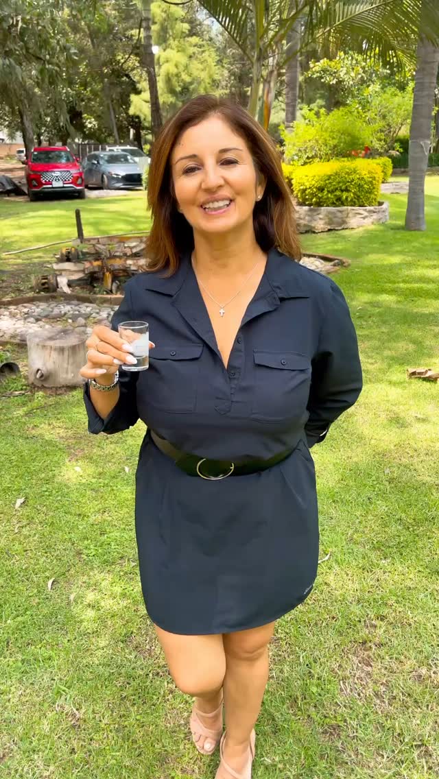 Que esto, que lo otro… salud, amigos!” 🥃 #selenepartida #vive #positiva #tequila #agradecida