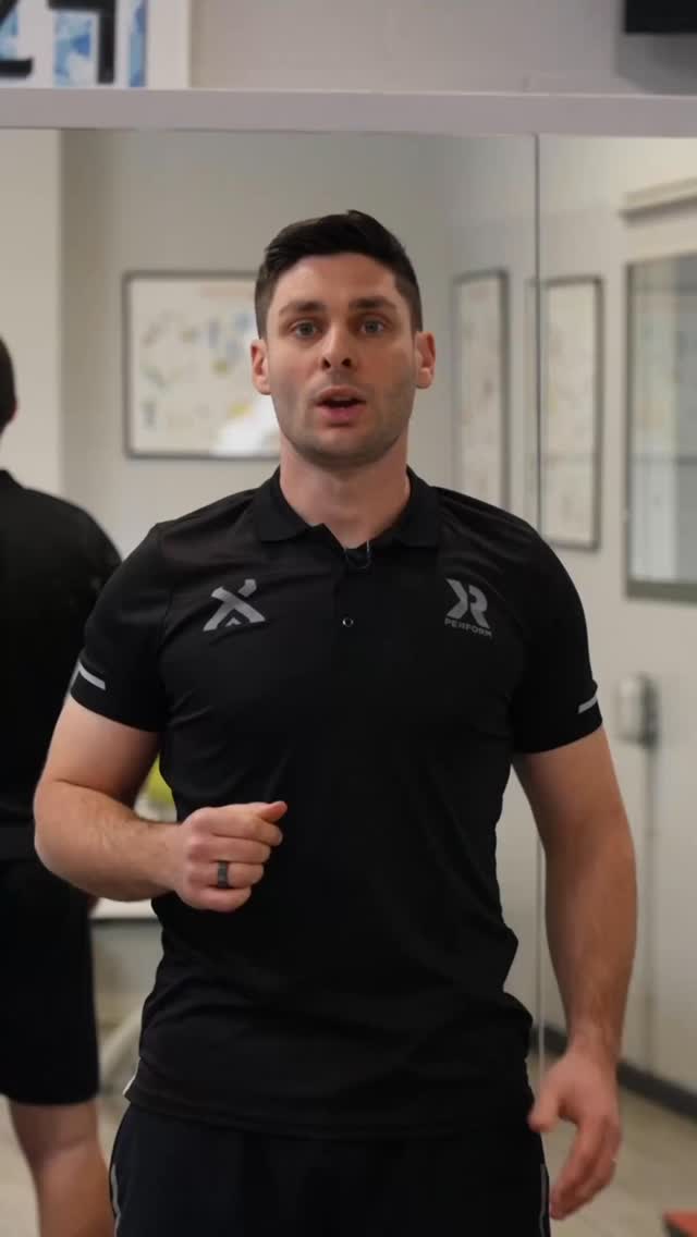 Ogni sprint, ogni cambio di direzione, ogni salto… tutto nasce da lì, dal piede.
Il Core Foot è il cuore nascosto delle tue prestazioni: quando funziona bene, ti senti leggero, stabile e veloce; quando è trascurato, rischi dolori e infortuni.
Nel nostro centro medico sportivo, lavoriamo insieme per ridare ai tuoi piedi la forza che meritano.
Perché migliorare la performance significa partire dalla base.
Perform | My life Partner