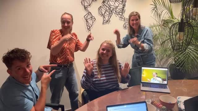 YES! We zijn weer compleet! Nadat @dennis_vd_wildenbergh afscheid nam van ons bestuur, begon de zoektocht naar nieuwe versterking voor onze club. En kijk eens welke topper we hebben gevonden! Welkom @lotte.vanpoppel als kersverse nieuwe productieleider! #onstage #bestuur #opnaareennieuweproductie #geefeenhartjevoorlotte