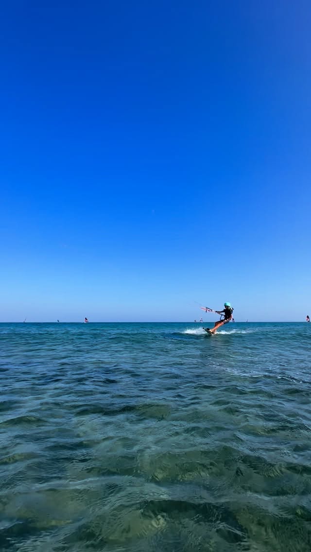 Miki on fire! 🔥
Our 10 y/o young blood sending it in Prasonisi! 💨💥
#youngblood #prasonisi #rhodes #duotonekiteboarding #duotone #fun #kiteboarding #kitesurfing #duotone