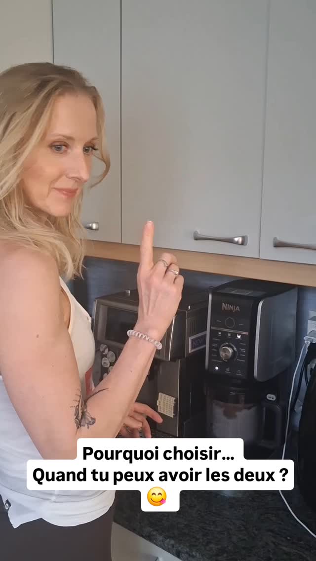 ☀️ Il fait encore bien chaud aujourd’hui.
Pas de canicule… mais assez pour avoir vraiment envie d'une glace.
🍨 Celle-ci, je l’ai faite avec :
✔️ du yaourt (végétal)
✔️ de la poudre protéinée
✔️ mon Ninja Creami (aka ma baguette magique)
❌ Pas de sucre ajouté
❌ Pas d’ingrédient bizarre
✅ Juste ce qu’il faut de fraîcheur… et de plaisir.
🍫 Vanille ou chocolat ?
🤷♀️ J’ai pris les deux.
Parce que parfois, le vrai luxe c’est ça :
Ne pas choisir. Se faire plaisir. Se nourrir vraiment.
C’est simple. C’est bon.
Et ça me fait du bien.
Tu veux une cuillère ? Ou la recette ? 👇
#NinjaCreami #GlaceMaison #PlaisirSain #SnackÉquilibré
#ProtéinesAuFéminin #FitLeader #HealthyIceCream #SimpleEtBon
#FinDeCaniculeMood #LeadershipFéminin #SelfCareConscient
#RituelDePrésence #HealthyPleasure #PlaisirPrésent
#CréativitéDuQuotidien #CacaoMood #IsabelleCurratCoaching