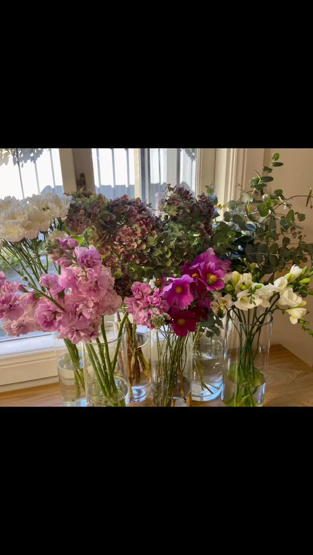 Every flower is chosen by myself with consideration for freshness, colour, texture and fragrance! Fresh flowers for every occasion. We hand deliver in Balmain and the Inner West Sydney #flowersbalmain #sydneyflorist #sendflowerssydney #balmainflorist #innerwestsydney #rozelleflorist #gladesvilleflorist #leichhardtflorist #drummoyneflorist #haberfieldflorist #annandaleflorist #sayitwithflowers #sydneyflorist