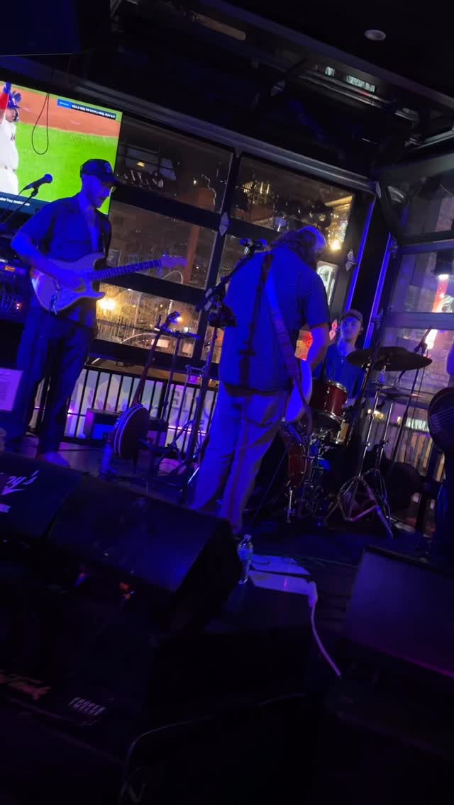 A little jam on one we’re working on. Stay tuned 👀
#nashvilleband #originalmusic #worthyofdawn #reggaerock #reggae #jamband
🎥 @ii.jubaa.ii