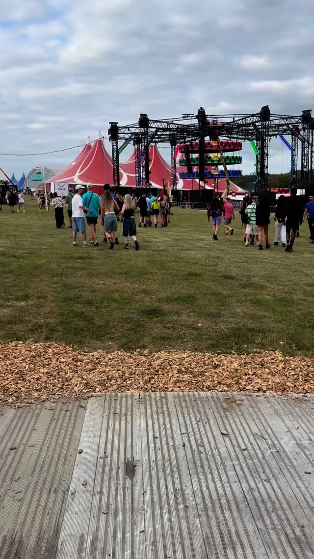 Lost at @creamfieldsofficial ? 👀 Don’t panic — your cocktail compass points straight to US 🍹✨
Follow the beats, follow the vibes, and follow your thirst… we’ll be waiting! 🕺💃
📍 Find us next to the Apex Stage in Flavour Street
#creamfields #festivalfuel #cocktailsandrave