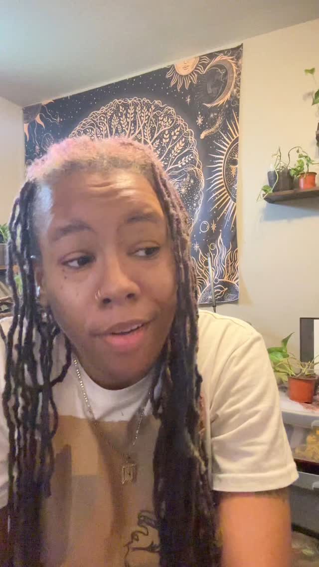 Policies affect more of us in deeper ways than we think. in the #DMV, many who take #WMATA Metro buses have been dealing with the consequences of decisions made by people in offices who haven't taken Metro in years, if ever. The changes and inability to meet questions with answers left many stranded, late for work and appointments and again frustrated with people and systems supposedly meant to support them. Our 1K Ambassador @restoringrika shares her frustrations and ways to improve the system.
#1KWS #WeAreWhereBlackWomenAre
#PeopleOverPolicies #Metro #DC #WashingtonianProblems