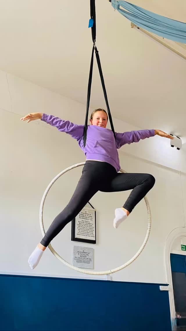 Check out our beautiful student rocking the shapes in kids class. We will be doing hoop in Ashburton tomorrow at 10.30 so if your kids fancy flying high in the hoops then get booked in on our website #kidsclass #beautifulshapes #makingfriends #buildingconfidence #keepfit #havingfun #flyinghigh #aerialhoop