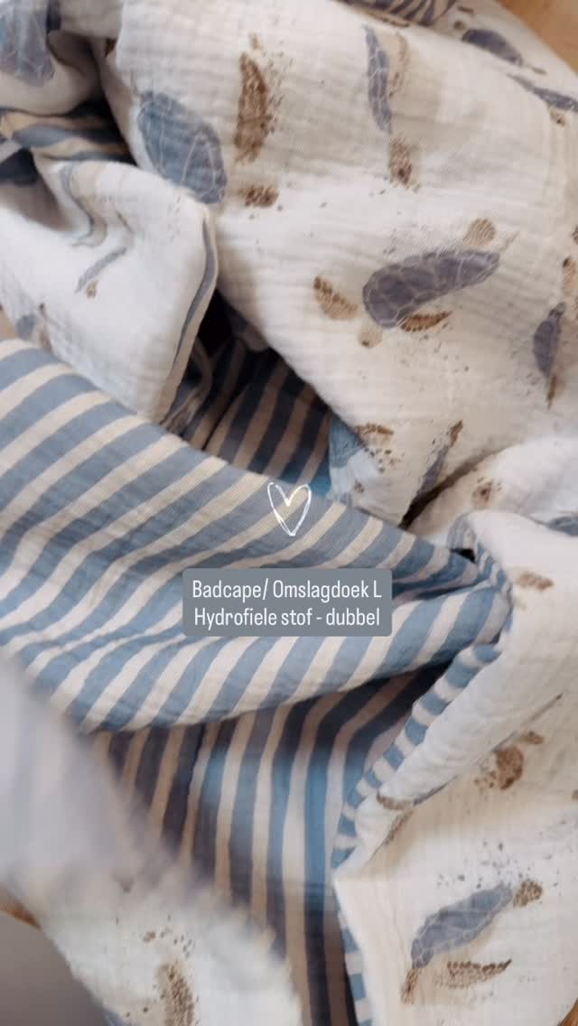 Zacht, luchtig en oh zo knuffelig 💙🐢
Onze hydrofiele omslagdoek met blauwe schildpadjes is perfect na een warm bad of om je kleintje heerlijk in te wikkelen.
Ideaal als badcape, omslagdoek of gewoon als fijne doek voor onderweg.
Een must-have voor elke babyuitzet – want zachte knuffels en lieve printjes maken alles nét wat fijner ✨
#studioikke #babyessentials #hydrofieledoek #badcape #newbornmusthaves #liefvoorjekleintje
#baby #kraamcadeau #handgemaakt #babyshower #omslagdoek
