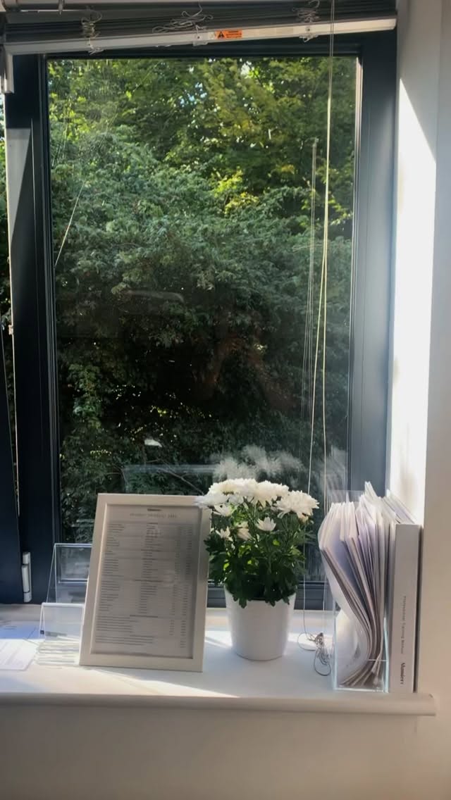 FROM THEN TO NOW ✨
My little business began 5 years ago in a little one-bedroom flat in the town centre. What began as a little idea I couldn’t shake, has now grown into the private garden studio I work from today.
It hasn’t always been easy, nor has it been a straight path. Like many business owners who can relate, I’ve faced my fair share of challenges, moments of self-doubt and imposter syndrome. But each hurdle has pushed me to learn, grow and keep going.
Thank you to all of my clients! Your trust, loyalty and support over the last 5 years have shaped Skin by Catherine Maria into what it is today 🤍
…and to think, it all started with me lighting a candle next to a TV in a tiny flat and calling it ‘ambience’ 😂
🗓️ Book via the link in bio
📍 Aylesbury, Buckinghamshire
📞 07759567391
📩 info@skinbycatherinemaria.com
🌍 www.skinbycatherinemaria.com
#aylesbury #aylesburybusiness #aylesburyvale #aylesburymums #aylesburybeauty #aylesburybeautysalon #aylesburytown #buckinghamshire #buckinghamshirebusiness #buckinghamshirewedding #buckinghamshiremums #buckinghamshirelife #buckinghamshirebeauty #fairfordleys #berryfieldsaylesbury #kingsbrookaylesbury #westonturville #stokemandeville #wendover #astonclinton #waddesdon #haddenham #longcrendon #skinbycatherinemaria #dermaviduals #dermaluxled