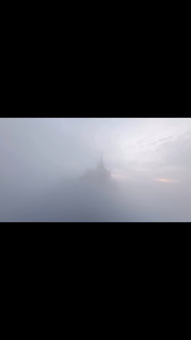 Un lieu historique, énigmatique, magique, spirituel. Un lieu où j’aime aller me ressourcer. Hommage à toi Cher Archange 🙏🤍😌 Magnifique vidéo 🎬Source vidéo GoPro Awards: Medieval Castle FPV through Mont Saint-Michel #archangel #montsaintmichel #archangelmichael #archangels #saintmichelchefchef #guide #celeste #spiritualité #guide