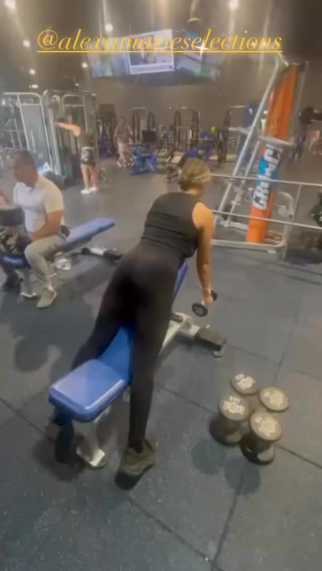 #fitnessmodel #excercise #fitness #corestrength #model #sexyworkout #sexyoutfits