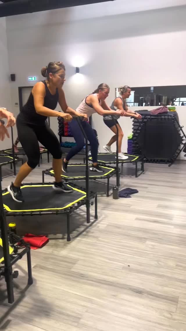Wer hüpft mit?🔥
#bodyperformance #bodyperformancestudio #bodyperformanceleibnitz #xundmacher #diexundmacher