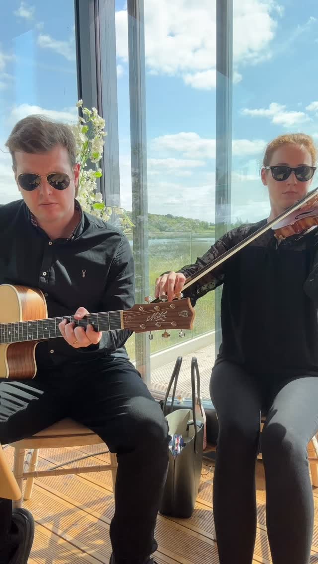 Turning Page (Sleeping at Last) ✨
We soundchecked with this song at the gorgeous @ashleyparkcountryhouse (yep, it was that bright in the ceremony room we needed sunnies! 😎). It has been a popular choice and works beautifully in ceremonies 🎶
Such a pleasure to work with the team at Ashley Park, and the wonderful @thecelebrantandreahall and @alex_zarodov_photo, among many fantastic suppliers ☺️