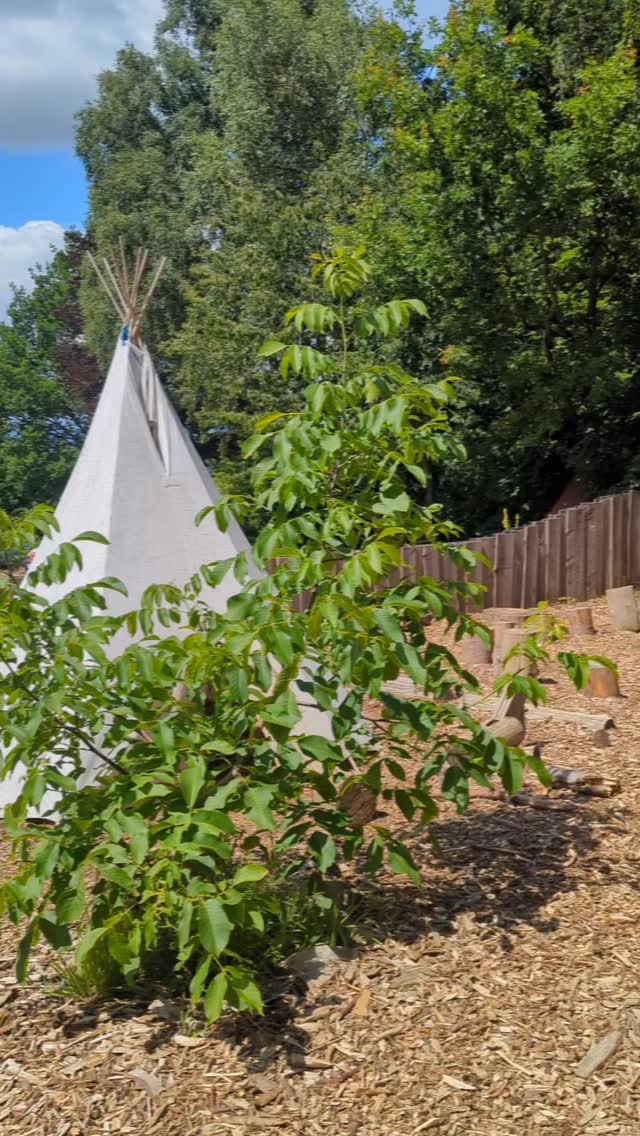 Am 05.09., 13.09. und 20.09.2925 laden wir, als Vlothoer Kindertageseinrichtungen, Sie herzlich zu einem
"Info-Rundgang" in die Einrichtungen ein. Hier bekommen Sie einen Einblick in unsere pädagogische Arbeit, pädagogische Konzepte, das Team und die Räumlichkeiten. An diesen Tagen haben Sie die Möglichkeit erste Eindrücke zu sammeln und aufkommende Fragen zu stellen.
Am 05.09.25 lädt von 15-18 Uhr ein:
• DRK Familienzentrum Sommerwiese, Habichtstraße 1
Am 13.09.25 September laden von 10-13 Uhr ein:
Elterninitiative Kindergarten Vlohzirkus, Galgenkamp 14
Ev. Kindergarten Südfeldstraße, Südfeldstraße 24
Ev. Kindergarten Valdorf, Topsundernweg 18a
Am 20.09.25 September laden von 10-13 Uhr ein:
Waldkindergarten Käferbande, Oberbecksener Str. 50
Ev. Kindergarten Bonneberg, Bonneberger Str. 25
Ev. Kindergarten Uffeln, Harksiek 3
• Ev. Kindergarten und Familienzentrum Villa Kunterbunt,
Steinbrinkstraße 7
#vlotho #kita #waldkindergarten #waldkindergärten #waldkindergartenpädagogik #waldkinder #kinder #kinderglück #kindergarten #waldkita