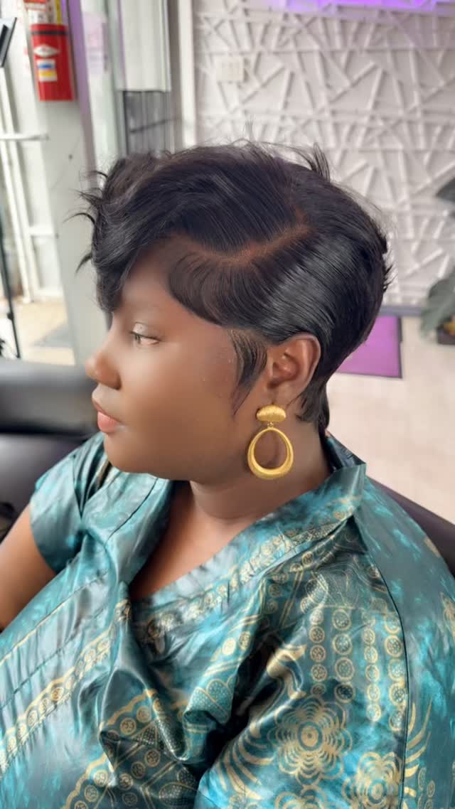Where elegance meets expertise 💇♀️
Step into Getglam Dollz Beautybar and shine.
Book now:
www.getglamdollz.com
Closure quick weave pixie
#nychairstylist #beauty #explorepage #fyp #pixie #quickweave
