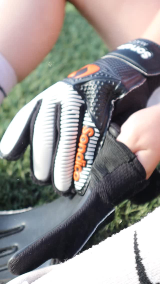 GK summer Camps 2025 🧤
2 pro Goalkeepers in attendance for Q&A 🎤
12 Signed Doncaster Rovers Gk shirt Comp Winners ✍️👕
50 kids ✅🧤