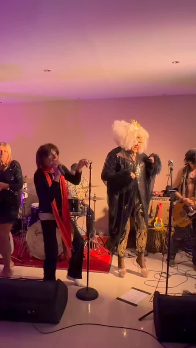 Hello Honky Tonks, thank you ROLLING STONED for letting me join in with Honky Tonk Woman, CHAMONIX ♥️ Keith Richards, Brian, Mick and the boys. It was an honour being your Jerry Hall🫦