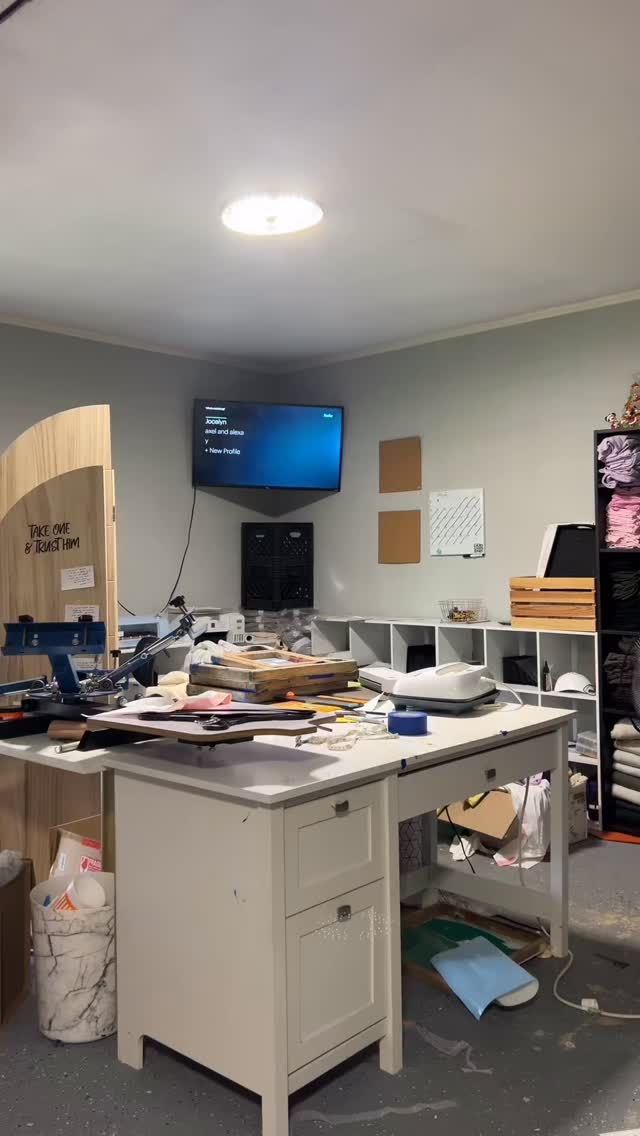 DAY 4!! 🗣️ didn’t mean to miss yesterday but it’s okay we showed up today!!! 😉
how was your week? what’s one thing you wanna give thanks to the Lord for?? 🤔
even tho I’m sick I’m grateful for health and to be strong enough to fight it! 🙌🏻
#smallbusiness #houston #smallbusinessowner #explore #christianapparel #faith #shopsmall #faithoverfear #cleanwithme #cleaning #faithbasedclothing #faithbasedapparel #reel