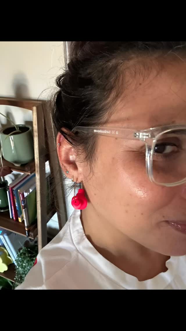 Una semana con Bruja Cósmica
Disponible en: brujacosmica.shop
#greenwitch #boricuagirl #clayjewelry #craftespañol #fyp #puertoricotiktokt #magiatiktok #magiccraft #boricua🇵🇷 #boricua #craftideas #crafttok #craftersoftiktok
#apoyalocalpr #polymerclayearrings #clayearrings #shopsmall #boricua🇵🇷 #handmade #clayallday #polymerclayearrings #polymerclaytutorial #polymerclayartist #arcillapolimerica #arcillapolimericatips #polymerclaycreations