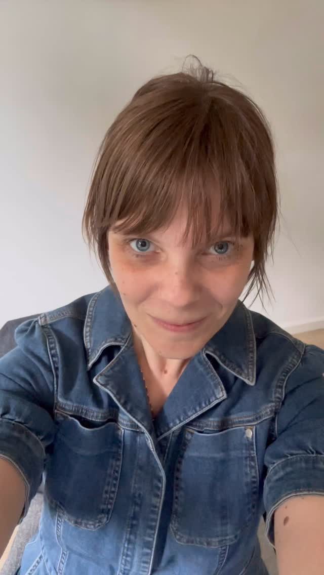 Vandaag ben ik jarig – 38 rondjes om de zon gemaakt! ☀️🥳
En wie jarig is, trakteert. Toch?
Geen taart dit keer (al zou dat errrrg gezellig zijn 😋), maar ik heb iets waar je langer wat aan hebt:
💨 ik geef een 1:1 ademsessie weg! (t.w.v. €159)
Wil je kans maken? Doe dan dit:
🥳 Volg mijn account & like deze post
🥳 Laat hieronder een reactie achter (je mág delen waarom jij wilt winnen, maar dat hoeft niet)
Je kunt reageren tot vrijdag 29 augustus om 12.00u. Daarna kies ik de winnaar.
Misschien ben jij straks degene die ontdekt hoeveel rust, helderheid en energie een ademsessie je geeft. 🤍
PS als je al sessies hebt gevolgd mag je uiteraard ook meedoen! 😘
PS 2: deel deze actie vooral met iedereen die je ook die rust en energie gunt!
Ga ik nu aan een taartje beginnen 🥰
#ademwerkdriebergen #giveaway #winactie #verjaardagsactie #ademsessie #verbondenadem #ademwerkzeist #ademwerkdoorn