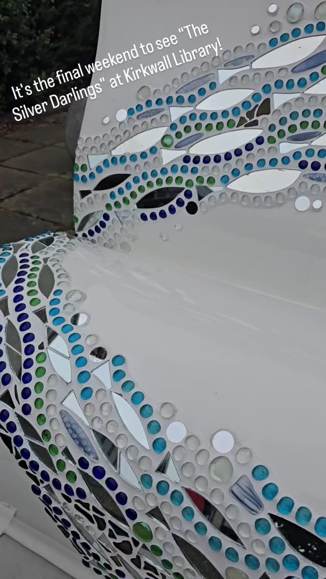 It's the final weekend to see "The Silver Darlings" at Kirkwall Library!
#bookbenchtrail #thesilverdarlings #publicart #wildinart
