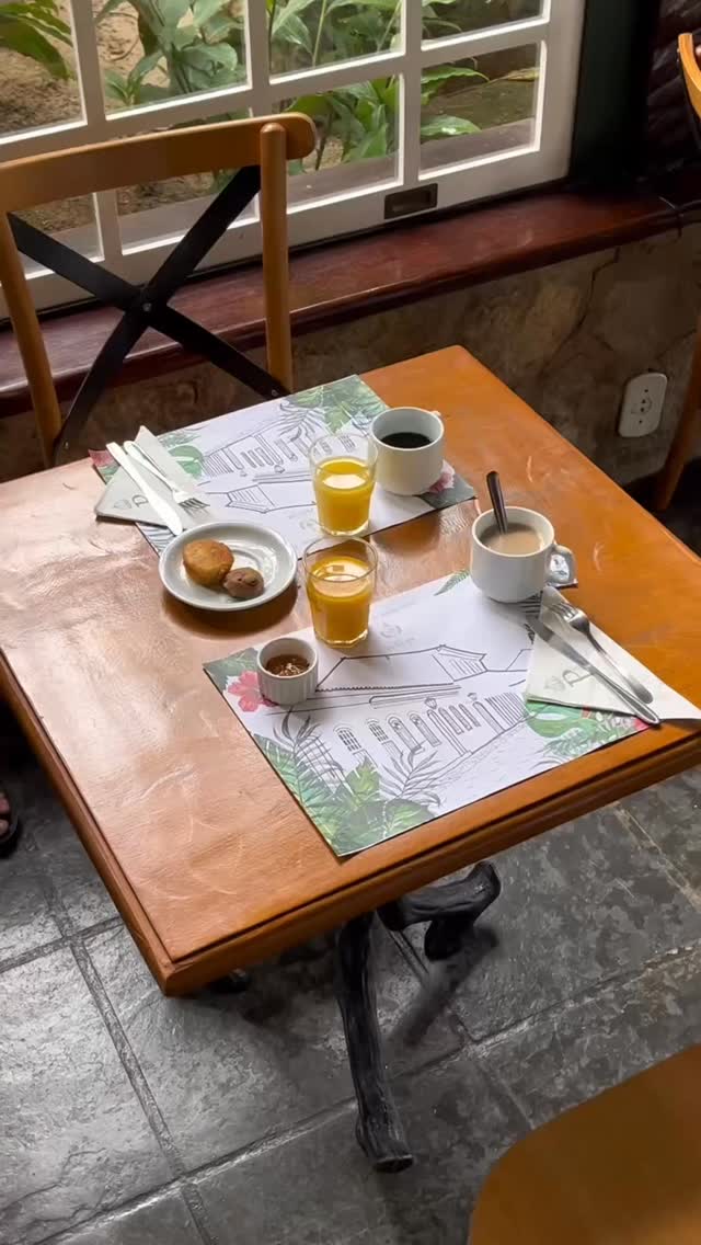 Comece o dia com calma e sabor.
⸻
Start the day with calm and flavor.
#PousadaDoPrincipe #SuaCasaEmParaty #Paraty #BreakfastTime #SlowTravel
