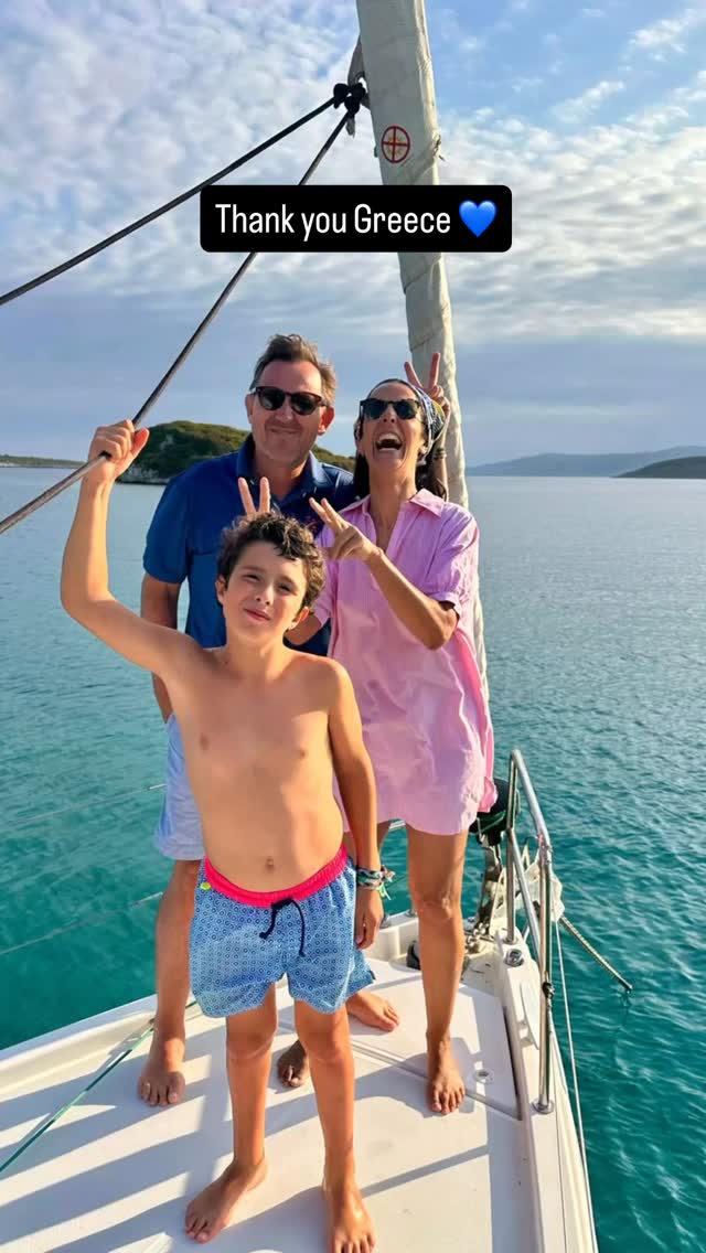 Ça y est, nous sommes en route vers Bruxelles et ramenons avec nous de magnifiques souvenirs 🧿. Merci la Grèce et merci à vous qui partagez le même amour 💙pour ce pays merveilleux 🇬🇷. De retour début septembre pour notre retraite yoga 🧘🏻♀️( qui est complète 😊) avec @verohanoteauyoga . On se réjouit ! #grèce #greeksummer #greekislands #yogaretreat #vacances