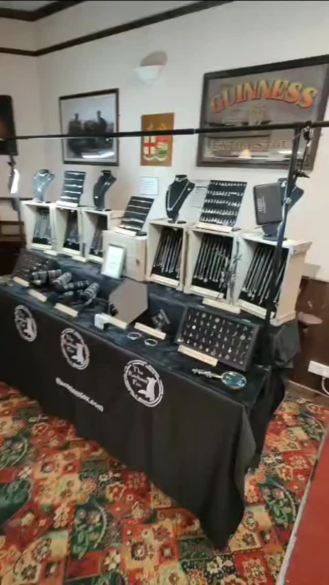 All set up at @severnvalleyrailwayofficial for their Art and Craft fayre.
Feel free to come along and say hello.
I am offering the made-to-measure sterling silver jewellery. Looking for gifts? No worries.... we do standard sizing for gifts.
Have a good day all and happy Sunday 😊
#theradiantfox #madetomeasure #sterlingsilverjewellery #severnvalleyrailway #artsandcrafts