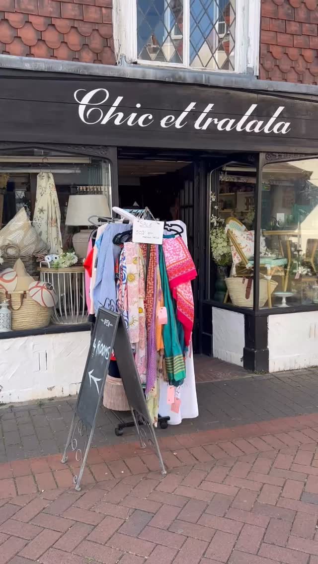 Vite! Vite! We are adding tomorrow some gorgeous vintage items to our clothes rack: 50% off the marked price! See you on Saturday. We will open at 9am. #summersale #sevenoaks #independent #retailtherapy #sevenoakslifestyle #vintagehome #preloved #womenclothing #countryliving #shoplocal #sevenoaksmums #slowfashionstyle
