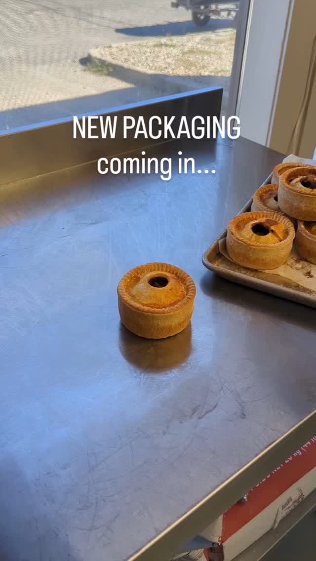 The day we've all been dreaming about...
Gone are the flimsy, vacuum-sealed, earth-polluting plastic bags, and in are the snazzy new boxes 🎁
A feast for your belly AND your eyes. The real prize, of course, is what's inside, but for now, enjoy the look of our beautiful new boxes. Coming soon to a store near you!