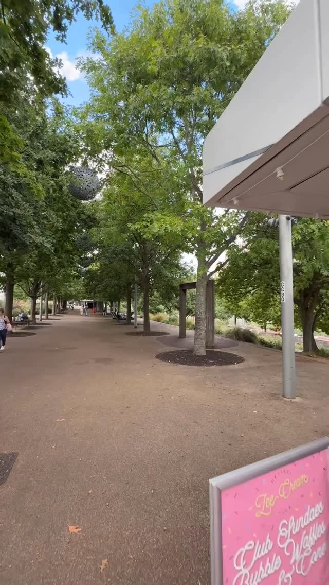 Sundae dreams, Kinder style. 🍫✨
One swirl, one bite, and it’s all Bueno.
#sweettreats #desserticecreamclub