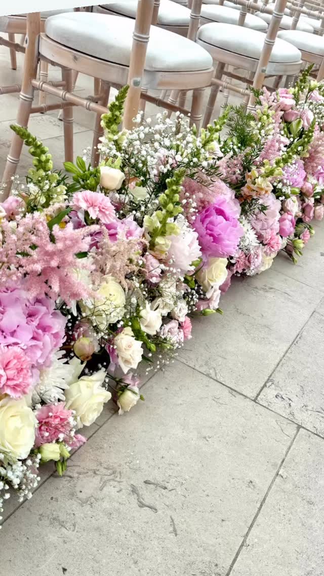 Happy Bank Holiday! We have seen so many lovely couples over the last week with weddings in 2026 and 2027. If you’ve had a quote from me and would like to book please get back in touch as soon as possible as we can only hold spaces for a limited time. We do a maximum number of weddings a year so it might not necessarily mean your date will be booked but we have reached our maximum amount of weddings we are comfortably wanting to do without compromising our service we provide to all our amazing couples.
If you would like to arrange a video consultation or a face to face meeting in our studio please get in touch by sending a message.
We do have limited availability for consultations this bank holiday weekend.
#weddingflowers #essexflorist #weddinginspiration #weddingflorals #floraldesign #weddingdecor #weddingstyle