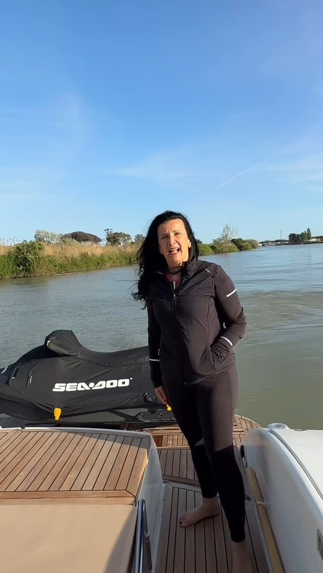 Hai mai pensato di superare i tuoi limiti sorvolando il mare in elicottero? 🚁
Con EMI Training, la prima scuola italiana di Emotion Manager Full Outdoor🍃
Vivi esperienze straordinarie che ti trasformano davvero.
👉🏻Scopri ora i nostri corsi e diventa il protagonista della tua crescita personale!