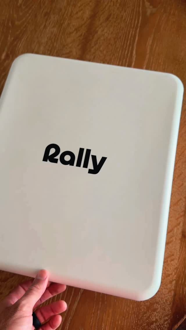 🎁 Thanks to @getrally.co for a great birthday present!
Already been so helpful to not feel so old. It can take me awhile to get moving these days but with this device I can loosen and warm up a lot easier. Switching between the gentler warming buffer side to more of the edge gives great contrast and range of areas that this device can target over others I’ve had.
Not your typical massage gun!
#Recovery
#MarathonTraining
#RallyMassager