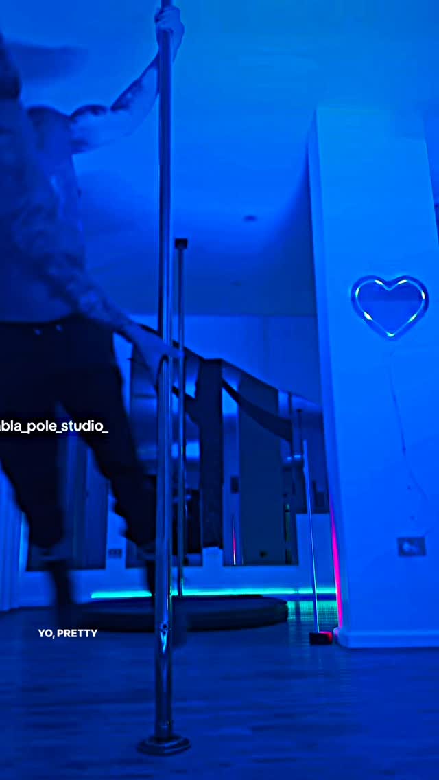 Word Up ๐๐ฝ๐
#polejams #diablapole #diablopole #staticpole #pole #poledance #poledancing #polevariations #fitness #sydney #northsydney #milsonspoint #hustlers25 #korn