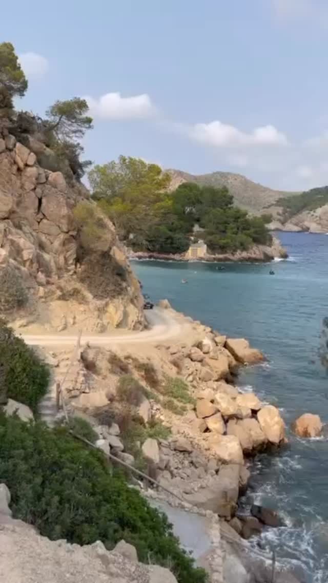 Our Jeeps show up in the best places🌞