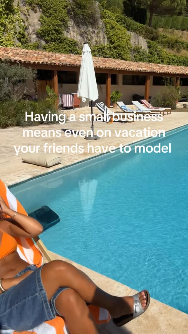 Always time for content. 🤝
#smykker #smallbusiness #handmade #november_smykker #jewellery #copenhagen #smallbusiness #handmade