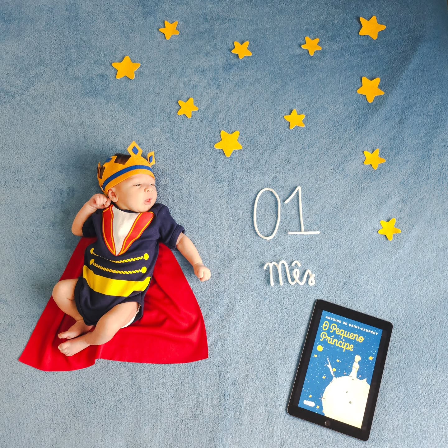 Ontem completou-se 1 mês que nossa vida ficou mais colorida. Um serzinho tão pequeno que mudou tanta coisa em nossa vida, nosso lar e nosso caminho. Ele foi o presente mais lindo, a promessa mais esperada, e agora é a incrível e sublime realidade que estamos vivendo.
Filho, que você cresça "em sabedoria, estatura e graça diante de Deus e dos homens" (Lc 2.52). Nós te abençoamos! 🙌🏻
Nós te amamos 💙