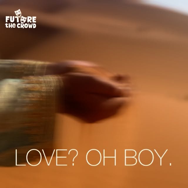 LOVE? OH BOY
Loverboypraktijken zijn niet verdwenen – ze zijn veranderd. Wist je dat het nu soms zelfs al in groep 8 van de basisschool speelt? Waar er vroeger weken van love bombing aan voorafgingen, worden jongeren en kinderen nu soms zelfs al binnen een dag tot prostitutie gedwongen. Lang leve Snapchat en TikTok, zelfs Roblox en Minecraft blijken onveilig.
📌 Uit onderzoek blijkt dat slachtoffers vaak één of meer van deze risicofactoren hebben:
✅ Laag zelfbeeld & behoefte aan bevestiging
✅ Onstabiele thuissituatie
✅ Taboes rond relaties/seksualiteit
✅ Eer- of schaamtecultuur (hulp zoeken = extra moeilijk)
✅ Online kwetsbaarheid
✅ Weinig kennis over gezonde grenzen
Met de schoolvoorstelling Love? Oh boy. willen we jongeren versterken én een reddingsboei bieden aan wie er al in vastzit. Samen met @gemeentegouda en @gro_upbuurtwerk.gouda maken we dit project mogelijk – inclusief workshops waarin jongeren leren grenzen stellen en stevigheid ontwikkelen.
🎭 De voorstelling vertelt het verhaal van een van onze spelers. In haar woorden: “Ik was kwetsbaar omdat ik thuis niets kon vertellen. Ik mocht niet eens voetballen, laat staan dat ik híerover durfde te praten. Toen het erger werd, kon ik niet meer terug.”
🎥 In onze trailer vertellen we de emotie achter dat verhaal, gefilmd in de Sahara – symbool voor het gevoel van uitzichtloosheid. De voice-over is van @danushika_spruijt_friederichs , oprichter van speak-out en ervaringsdeskundige. Zij zegt:
“Mijn problematiek was op school zo groot dat ze mij, in plaats van hulp te bieden, wegstuurden. Het probleem was niet opgelost, alleen onzichtbaar gemaakt.”
Onze dank en respect gaat uit naar de dappere spelers, jullie zijn helden!!
👉 Bekijk de trailer en help ons dit gesprek naar de klas te brengen!
#loverboys #schoolvoorstelling #preventie #bewustwording #mensenhandel #theatermaaktzichtbaar #jongerenkracht #gemeentegouda #groupgouda #prettywoman