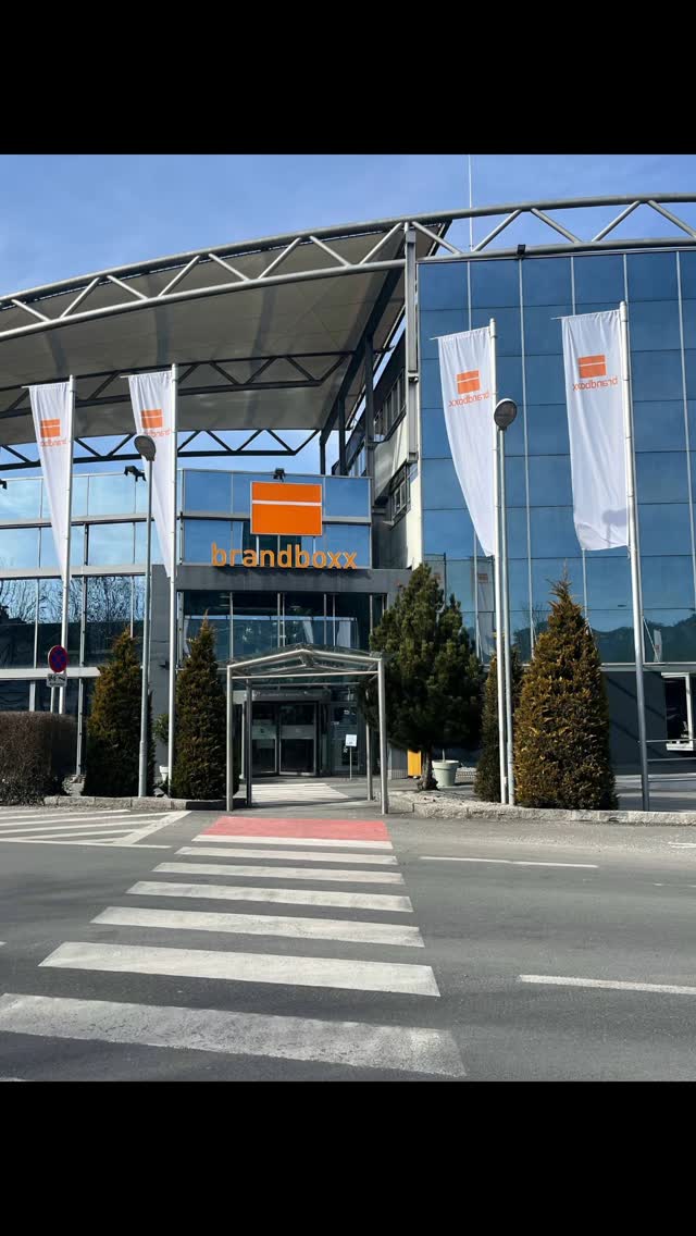 Wir waren wieder unterwegs in Salzburg um die Trend Teile für FS 2026 zu ordern😍
Ihr könnt gespannt sein 🥰
#dirndllove #dirndl #dirndlliebe #tracht #dirndlzeit #wiesn #oktoberfest newstyle #newone❤️ #newdirndl