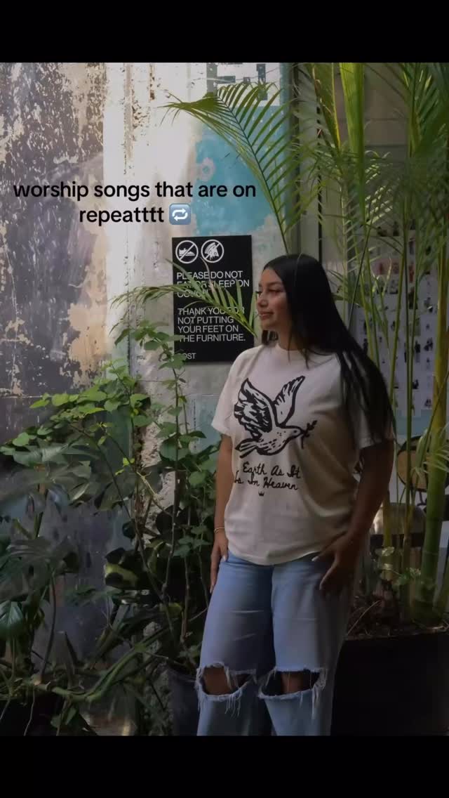 Worship songs that are on always on repeat!
🔁🙂↕️
I have sooo many more songs I loveee to listen to and worship!! I love these songs!! 💗
what is your fav worship song?? 🎶
#smallbusiness #smallbusinessowner #christianapparel #explore #faith #explorepage #shopsmall #worship #worshipmusic #worshipplaylist #playlists #reel #reels